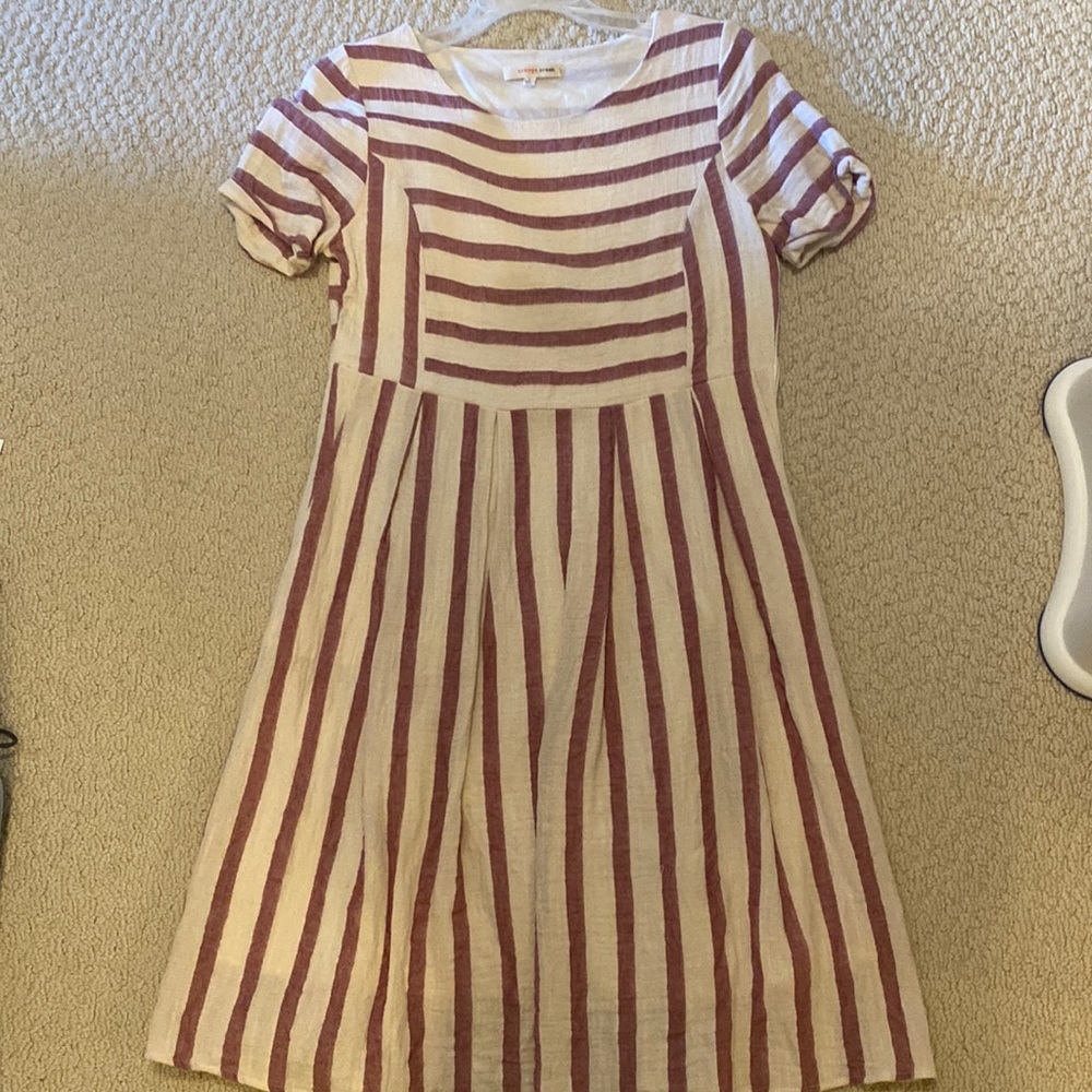Short sleeve line dress